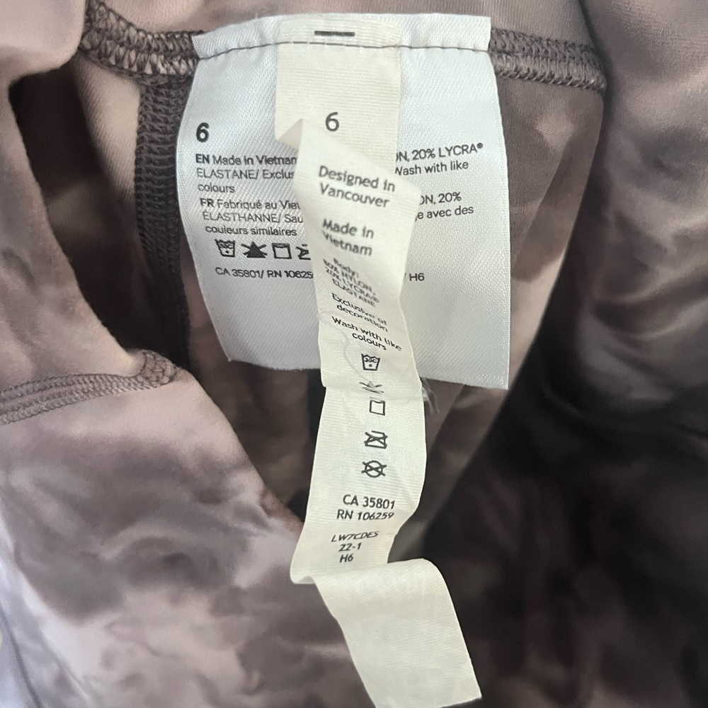 Lululemon align short 6 inch. Diamond tie dye pattern.